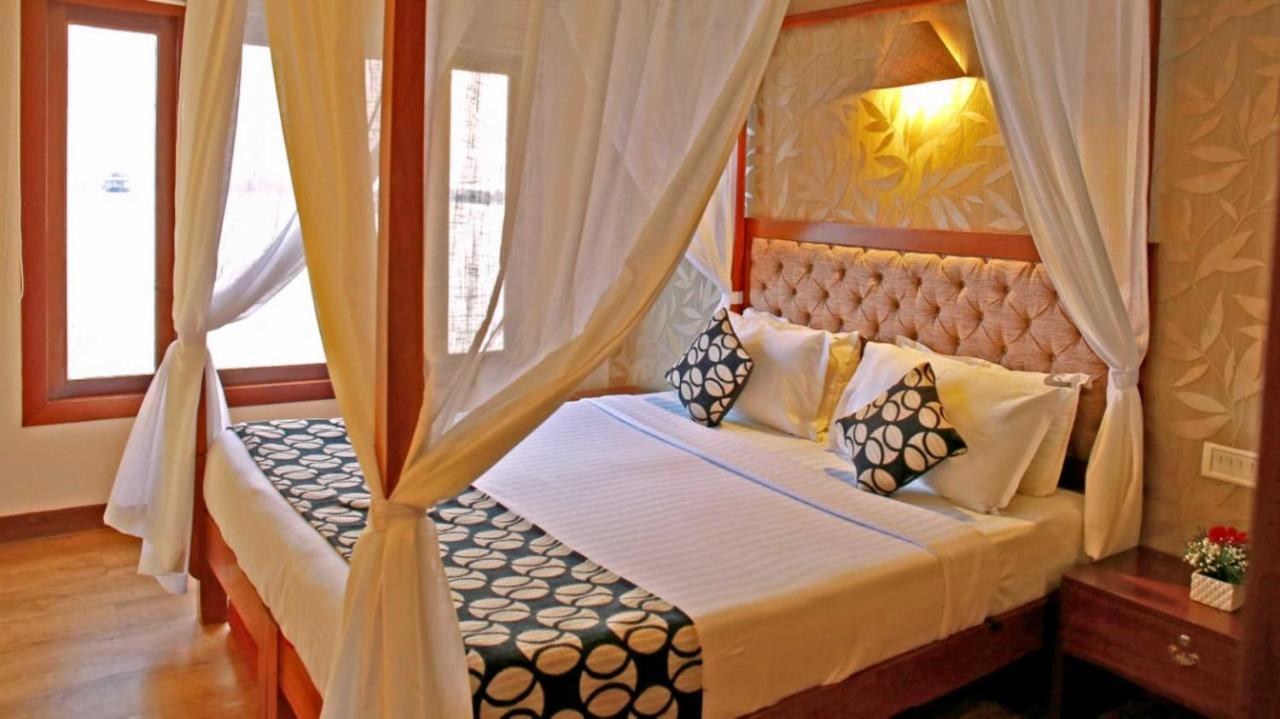 Cosy Premium Houseboats Hotel Alappuzha Екстериор снимка