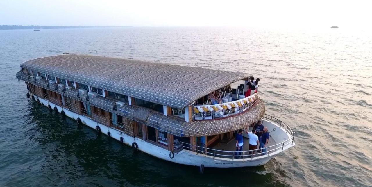 Cosy Premium Houseboats Hotel Alappuzha Екстериор снимка