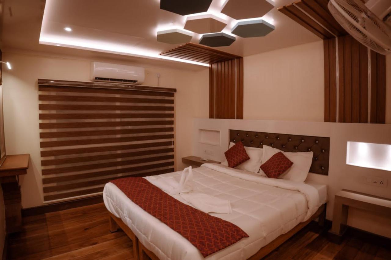 Cosy Premium Houseboats Hotel Alappuzha Екстериор снимка