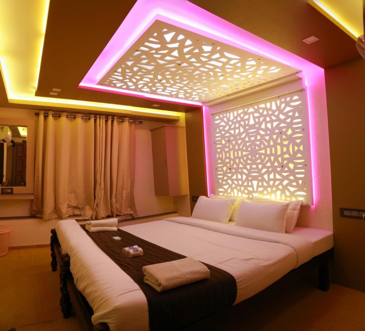 Cosy Premium Houseboats Hotel Alappuzha Екстериор снимка