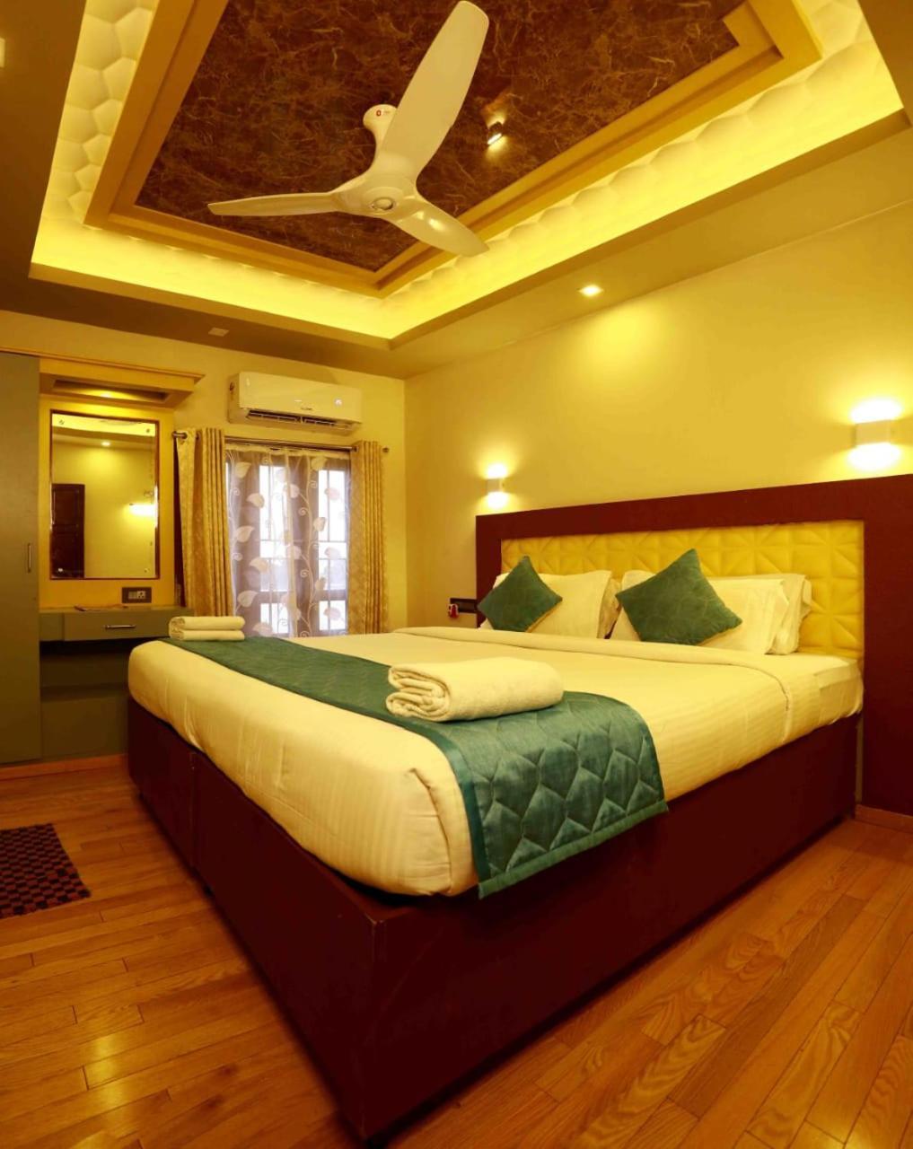 Cosy Premium Houseboats Hotel Alappuzha Екстериор снимка