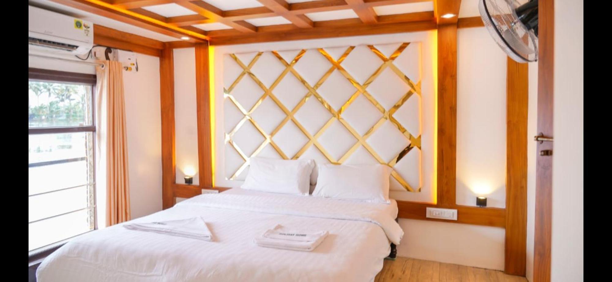 Cosy Premium Houseboats Hotel Alappuzha Екстериор снимка