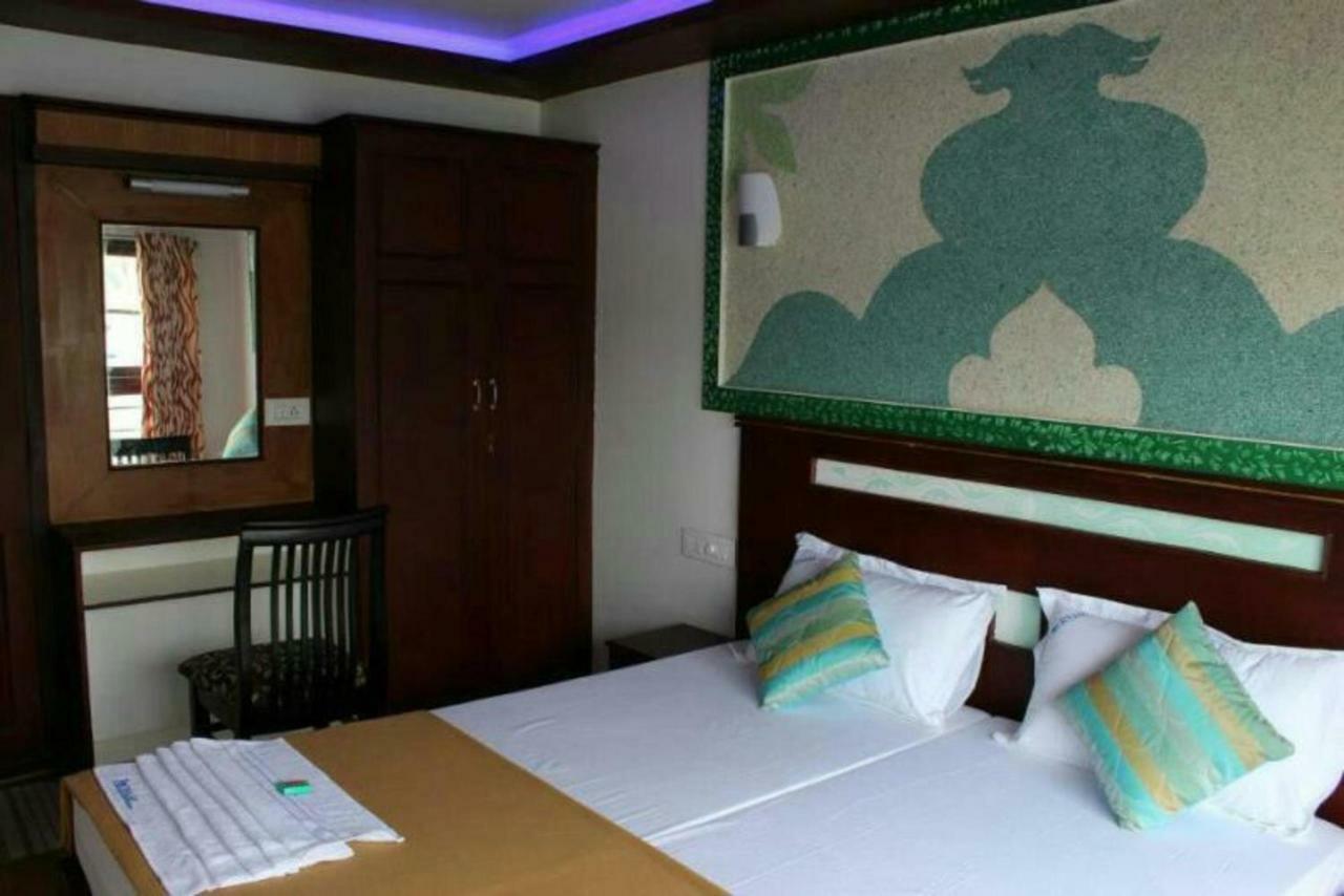 Cosy Premium Houseboats Hotel Alappuzha Екстериор снимка