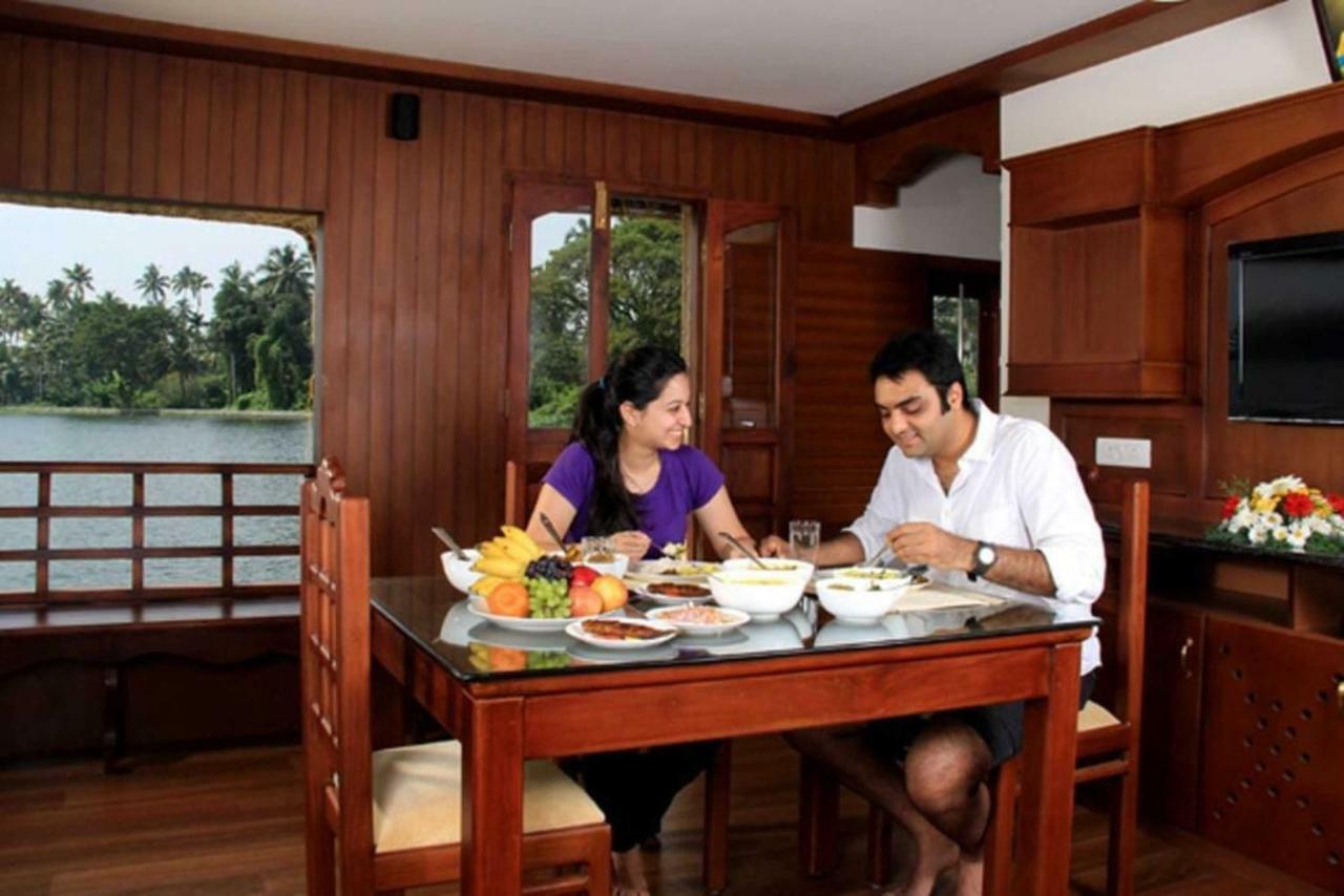 Cosy Premium Houseboats Hotel Alappuzha Екстериор снимка