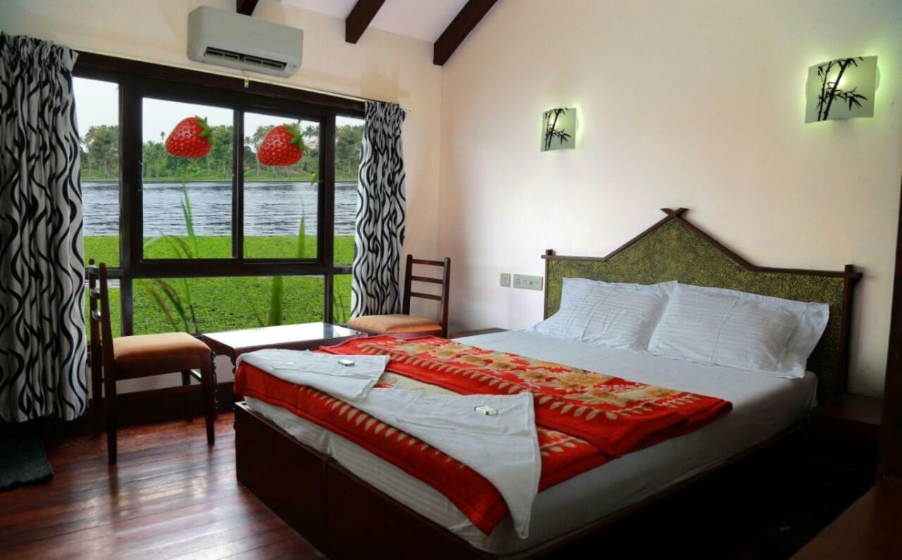 Cosy Premium Houseboats Hotel Alappuzha Екстериор снимка