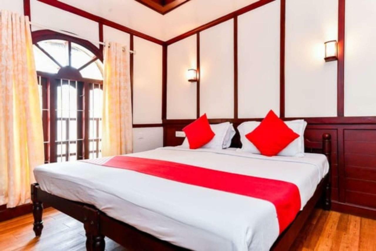 Cosy Premium Houseboats Hotel Alappuzha Екстериор снимка