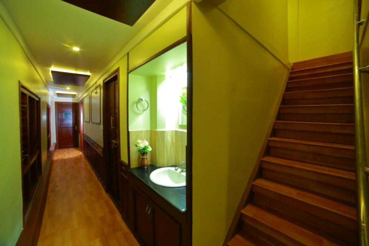 Cosy Premium Houseboats Hotel Alappuzha Екстериор снимка