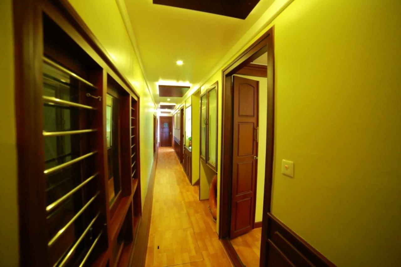 Cosy Premium Houseboats Hotel Alappuzha Екстериор снимка