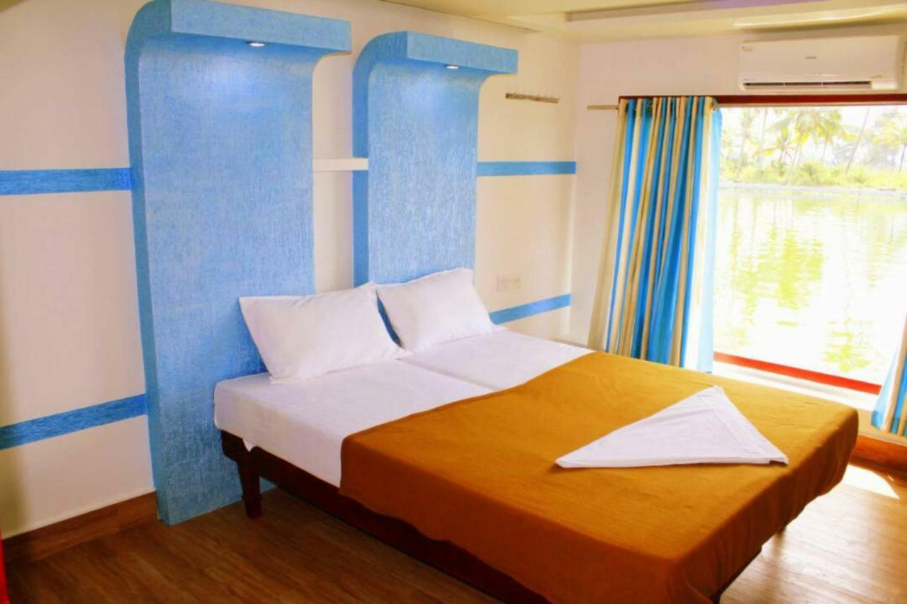 Cosy Premium Houseboats Hotel Alappuzha Екстериор снимка
