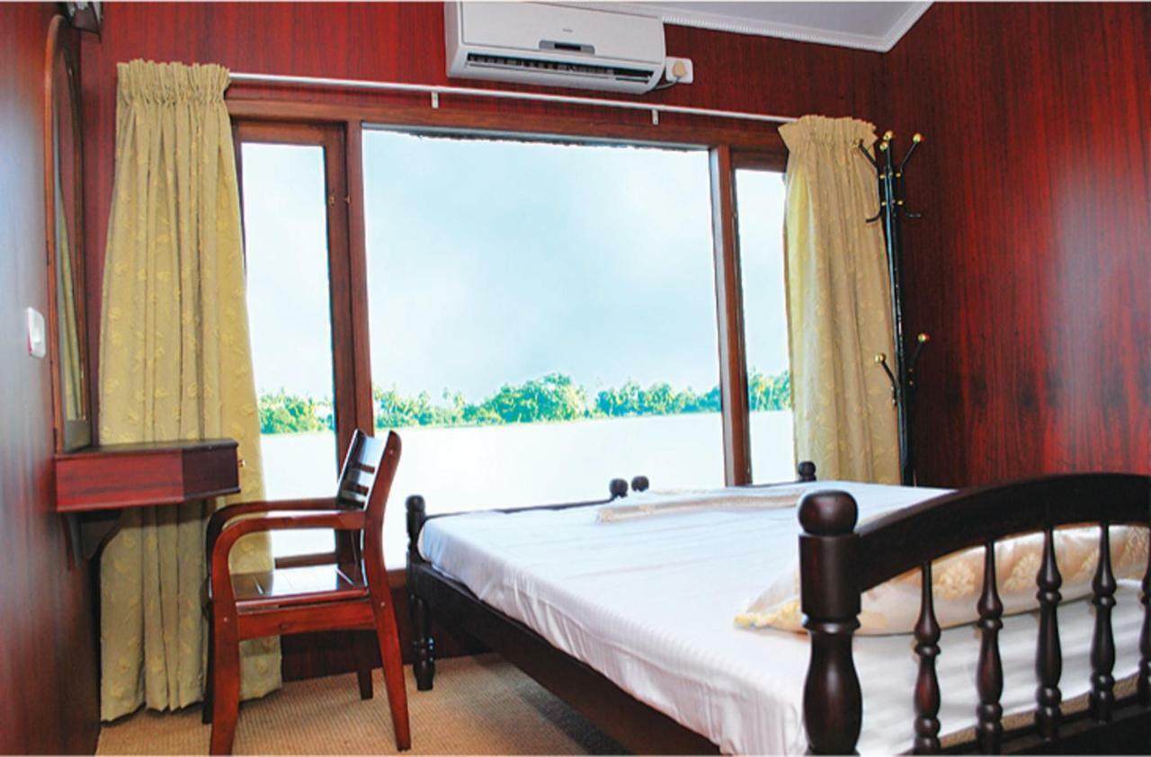 Cosy Premium Houseboats Hotel Alappuzha Екстериор снимка