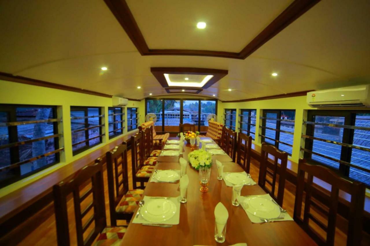 Cosy Premium Houseboats Hotel Alappuzha Екстериор снимка